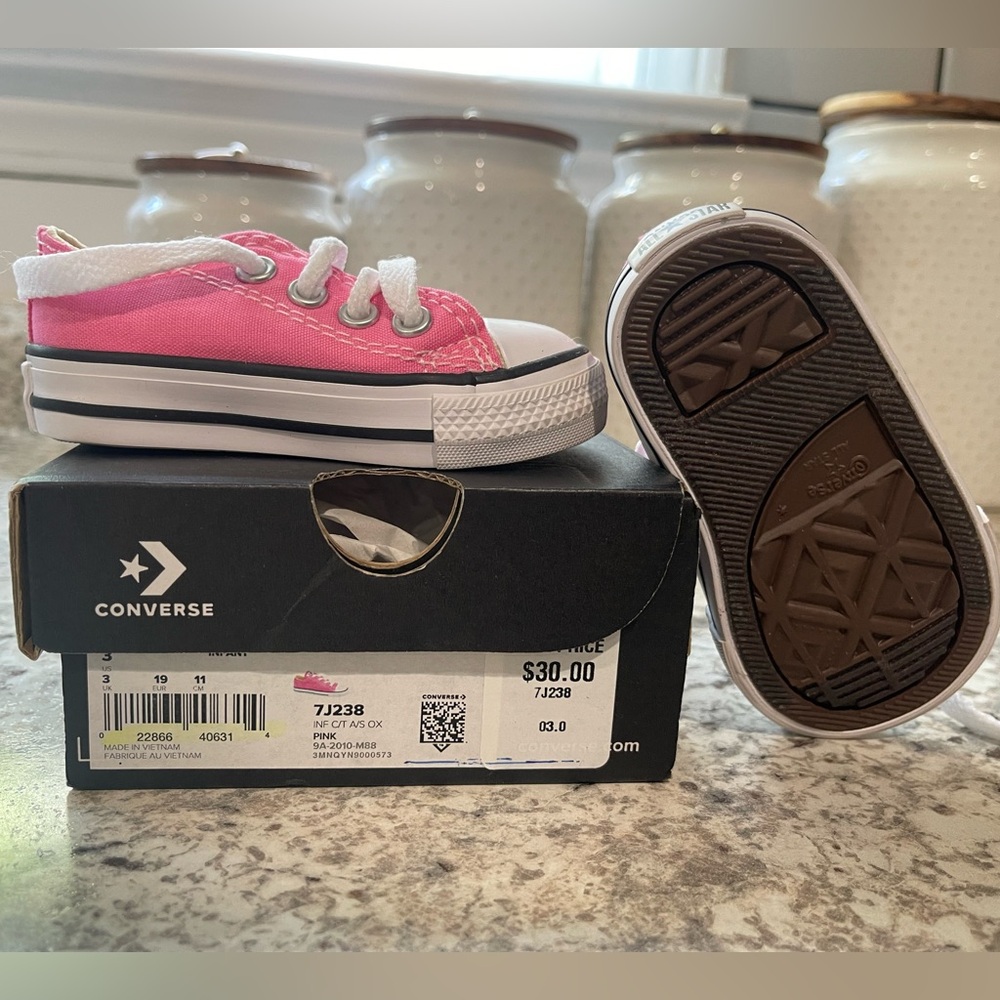 Pink Converse infant size 3 BNIB NWT